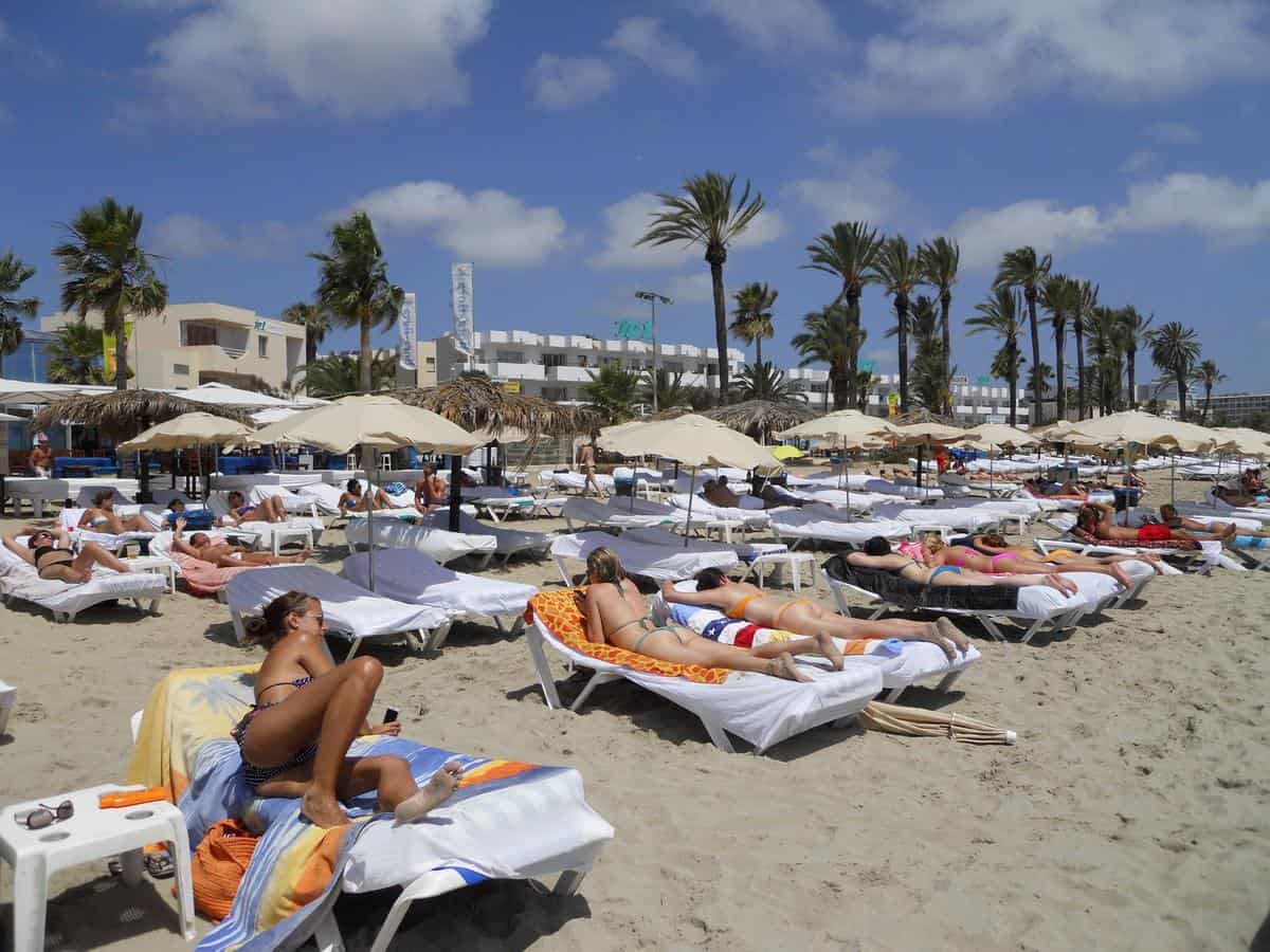 Bora Bora Ibiza Bekende Beachclub In Playa Den Bossa